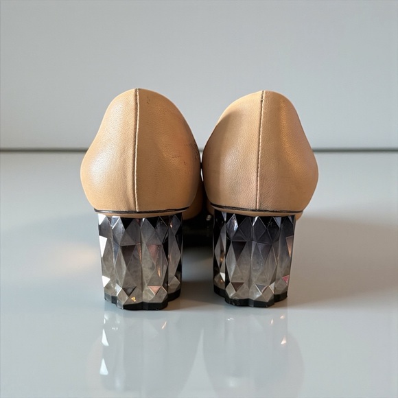 Salvatore Ferragamo Nude Leather Block Heel Pumps - Picture 3 of 12